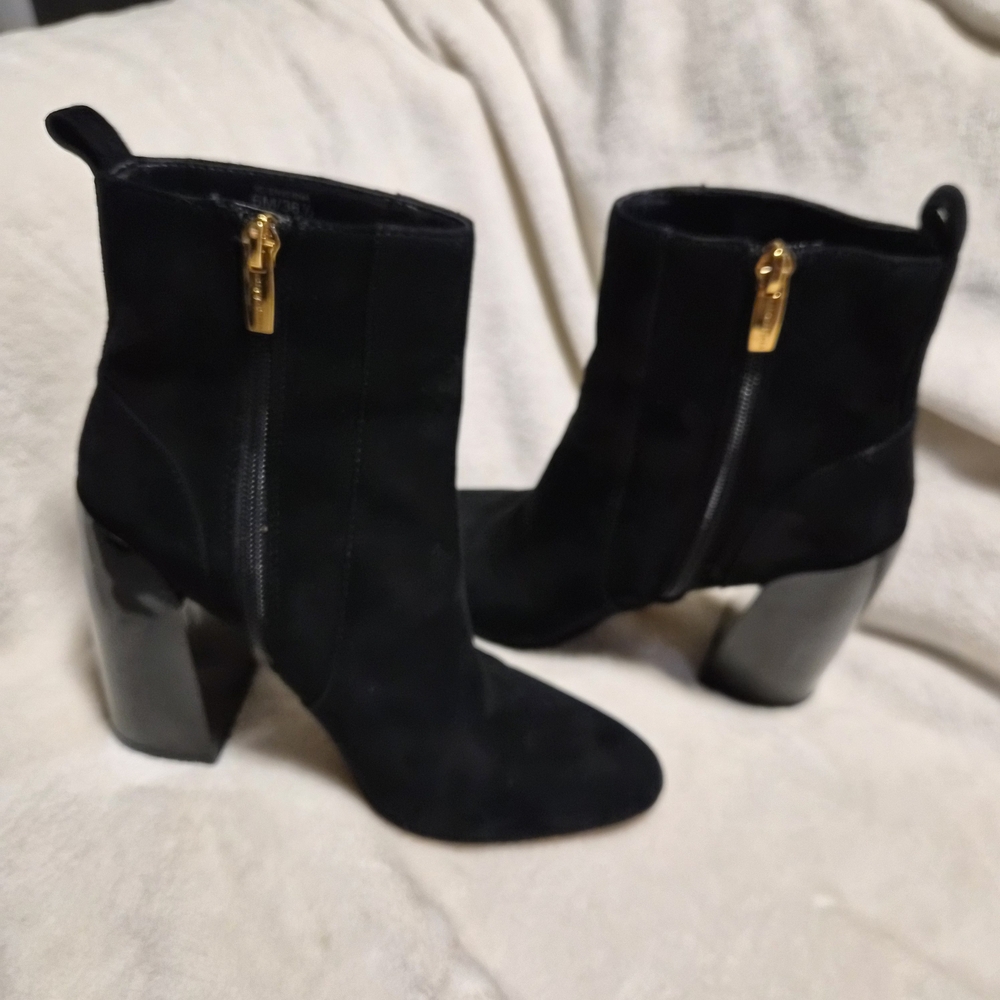 Vince Camuto Enverna Black Suede Block Heel Ankle Booties Size 6M